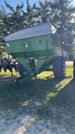 FICKLIN CA1400 700BU GRAIN CART