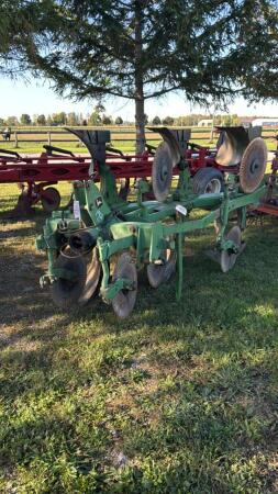 JOHN DEERE 4200 3 FURROW 3PTH ROLLOVER PLOW