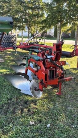KVERNELAND 3 FURROW 3PTH PLOW