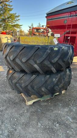 PAIR OF 20.8R38 SNAP-ON DUALS