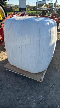 25 ROUND BALES OF WRAPPED RED CLOVER COVER CROP