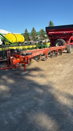 KUHN VAR-LANDER XC 7 FURROW SEMI MOUNT PLOW