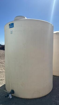 WHITE 3000 GALLON POLY FERTILIZER TANK