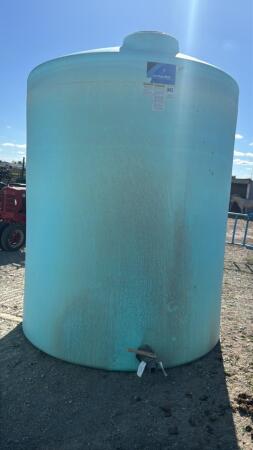 BLUE 3000 GALLON POLY FERTILIZER TANK