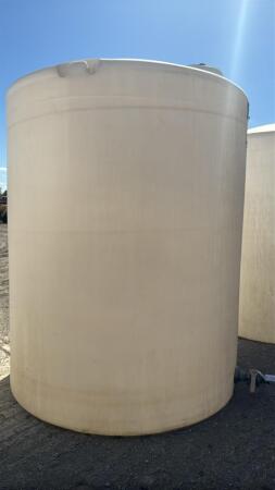 WHITE 3000 GALLON POLY FERTILIZER TANK