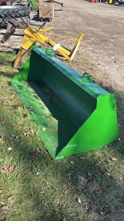 JOHN DEERE 6FT BUCKET