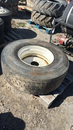 425/65R22.5 TIRE ON 8-BOLT RIM