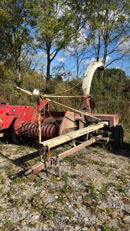 INTERNATIONAL 350 HARVESTER WITH PICKUP HEAD