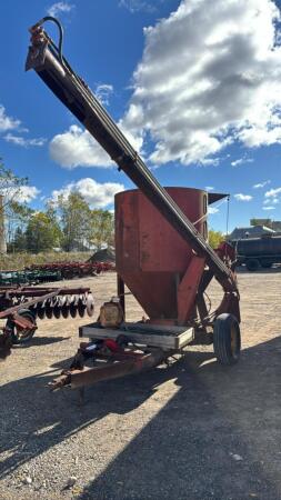 FARMHAND FEEDMASTER GRINDER MIXER