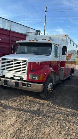 2000 INTERNATIONAL 4700 LOW PRO SERVICE TRUCK