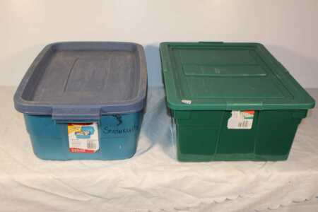 2 Rubbermaid Totes