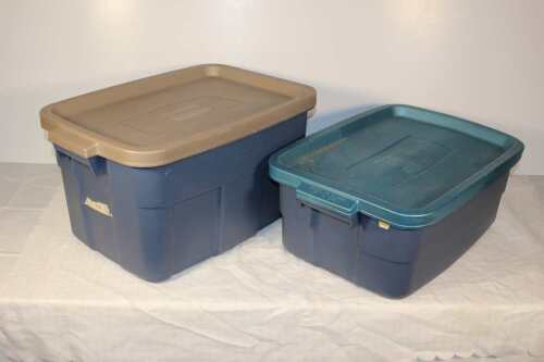 2 Rubbermaid Totes