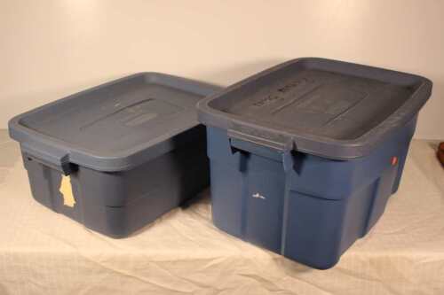 2 Rubbermaid Totes