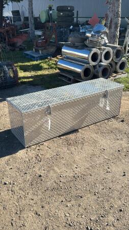 ALUMINUM TOOL BOX