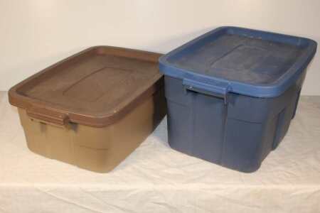 2 Rubbermaid Totes