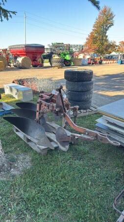 ALLIS CHALMERS 3 FURROW SNAP COUPLER PLOW