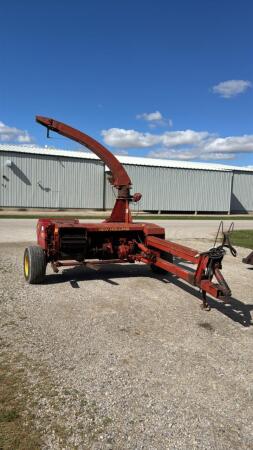 NEW HOLLAND 790 FORAGE HARVESTER