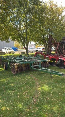 JOHN DEERE 1710 11-SHANK DISC CHISEL PLOW