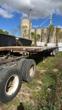 48FT TRIAXLE FLAT DECK TRAILER
