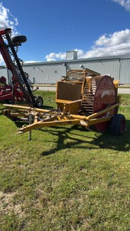 HAYBUSTER H-106 ROCK EZE STONEPICKER