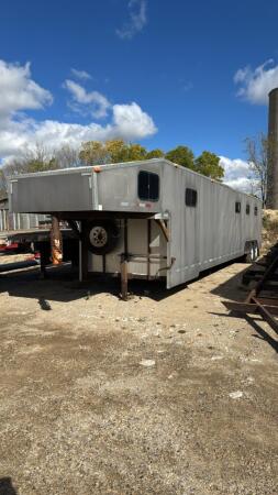 2005 SOUTHCO 46FT GOOSENECK ENCLOSED TRAILER