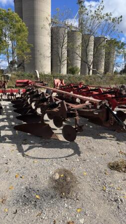 OVERUM 5 FURROW SEMI MOUNT PLOW