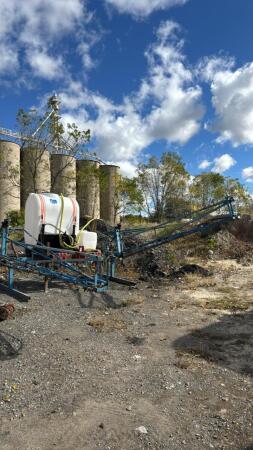 BLUMHARDT 3PTH 300 GALLON SPRAYER