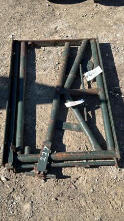 40IN TALL LOCKING HEAD GATE
