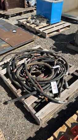 SKID OF VARIOUS HYDRAULIC HOSES