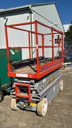 SKYJACK SJIII 3220 SCISSOR LIFT - SEE NOTE