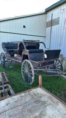 3 SEATER OPEN TOP CARRIAGE