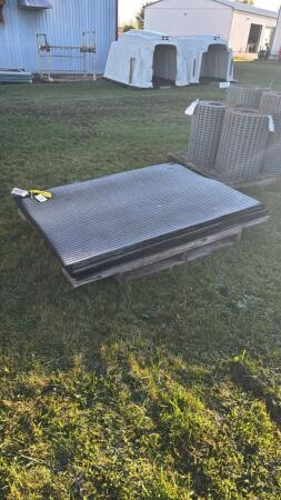 (6) COW MATS