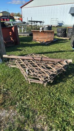 4 SECTION DIAMOND HARROW & 2 SECTIONED POLE