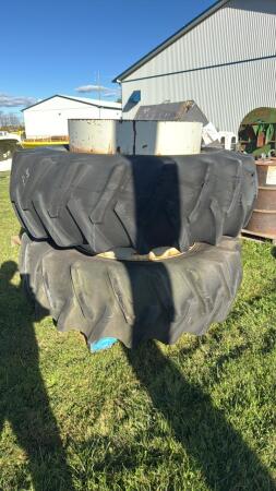 PAIR OF FIRESTONE 20.8X38 DUALS
