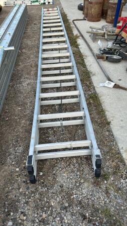 WERNER H.D. 30FT ALUMINUM EXTENSION LADDER