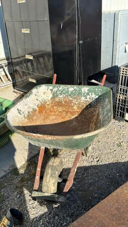 GARANT METAL WHEELBARROW