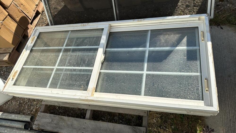 (2) USED DOUBLE HUNG WINDOWS W/SCREENS