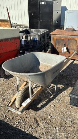 TRUE TEMPER CONTRACTORS WHEELBARROW