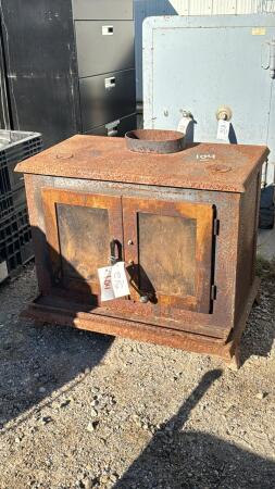 WOOD STOVE WITH FIRE BRICK FOR SHOP