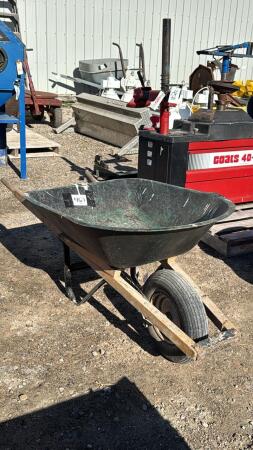 WHEELBARROW WITH METAL PAN
