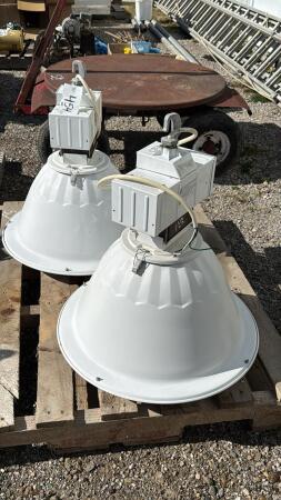 (2) HIGH BAY 220V LIGHTS