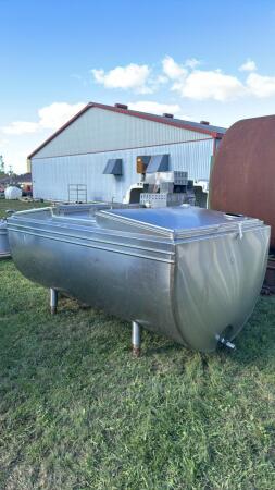 STAINLESS 500GAL MILK TANK