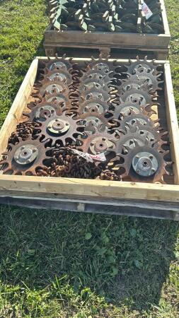 12 ROWS OF SPIKED CLOSING WHEELS