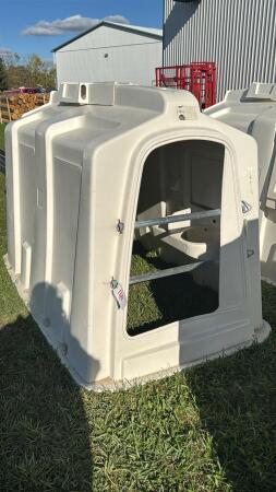 POLY CALF HUTCH