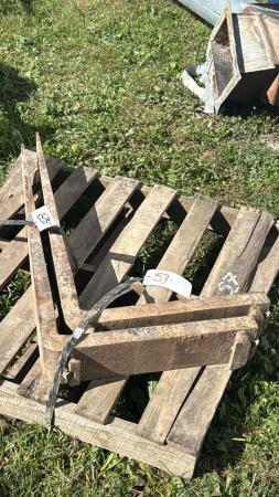 PAIR OF 37IN FORKS