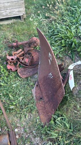 QUANTITY OF MF PLOW PARTS