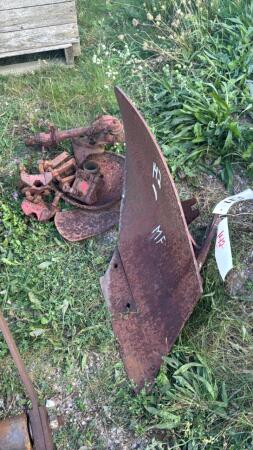 QUANTITY OF MF PLOW PARTS