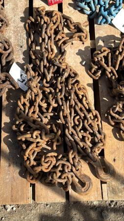 APPROX. 25FT CHAIN WITH 2 GRAB HOOKS