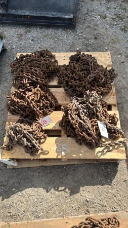 PAIR OF 14.9-26 TRACTOR CHAINS