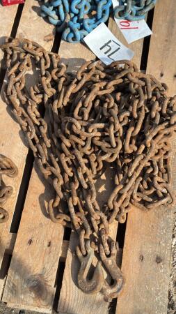 APPROX. 30FT CHAIN WITH 2 GRAB HOOKS